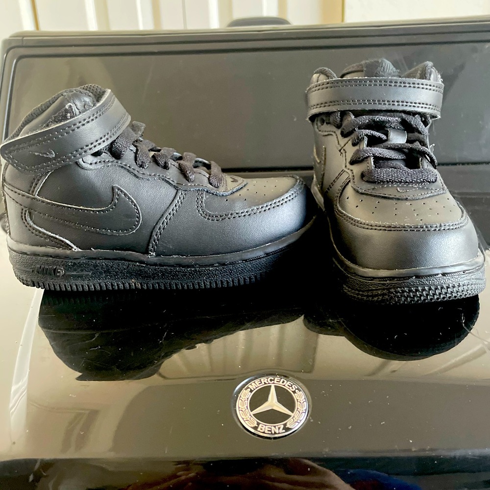8c Nike Air Force Ones